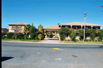Grand Manor Motor Inn - Accommodation Gladstone