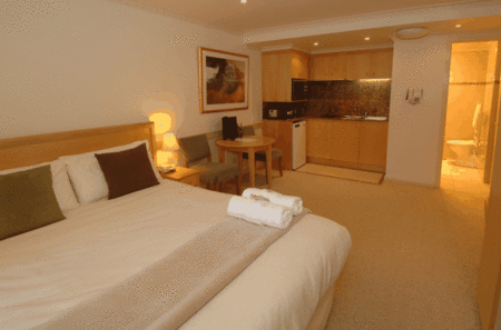 Breathtaker All Suite Hotel & Spa - Accommodation Gladstone 4