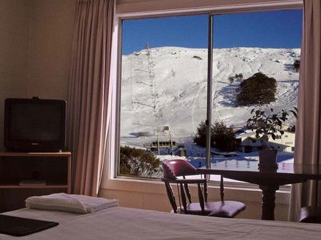 Falls Creek Hotel - Accommodation Gladstone 1