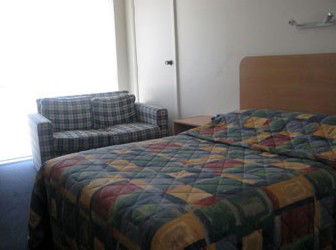 Sandbelt Club Hotel - Accommodation Gladstone 1