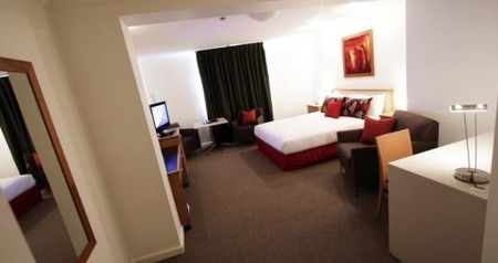 Townhouse Hotel - Accommodation Gladstone 0