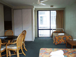 Club Surfers - Accommodation Gladstone 1