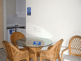 Club Surfers - Accommodation Gladstone 2