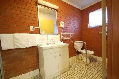 Junction Motor Inn - Accommodation Gladstone 3