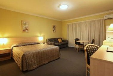 Maclin Lodge Motel - Accommodation Gladstone 4