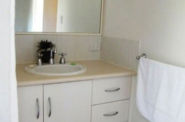 Clarks Beach Apartment - Accommodation Gladstone 2