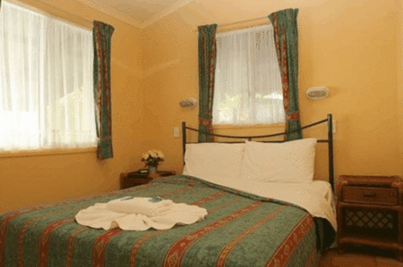Cane Village Holiday Park - Accommodation Gladstone