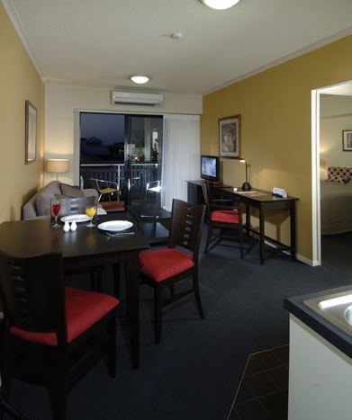 Central Brunswick Apartment Hotel - Accommodation Gladstone 2