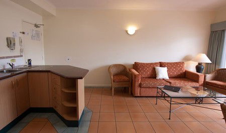 Mid City Luxury Suites - Accommodation Gladstone 3