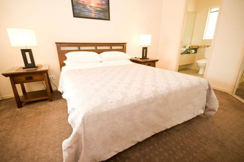 Trinity Waters Apartments - Accommodation Gladstone 4