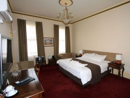 Glenferrie Hotel - Accommodation Gladstone 0
