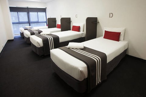 Y Hotel Hyde Park - Accommodation Gladstone 3