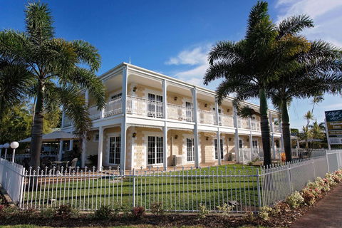 White Lace Motor Inn - Accommodation Gladstone 0
