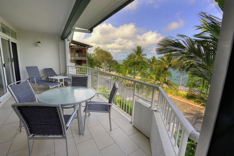 Costa Royale Beachfront Apartments - Accommodation Gladstone 4