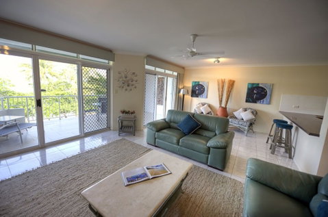 Costa Royale Beachfront Apartments - Accommodation Gladstone 5