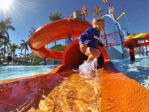 Oaks Oasis - Accommodation Gladstone 2