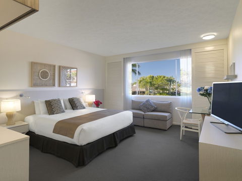 Oaks Oasis - Accommodation Gladstone 4