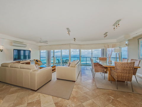 AA Oceana On Broadbeach - Accommodation Gladstone 12