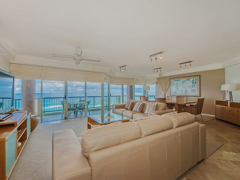 AA Oceana On Broadbeach - Accommodation Gladstone 14