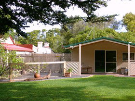 Shiralea Country Cottage - Accommodation Gladstone 0