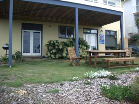 Victor Apartments - Cheri-On-Sea Apartment - Accommodation Gladstone 0