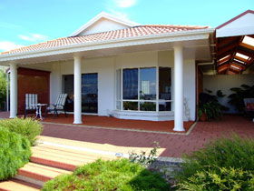 Close Encounters Bed And Breakfast - Accommodation Gladstone 0