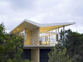 The Glasshouse - Accommodation Gladstone 0