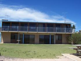 Moonta Bay Beach Villas - Accommodation Gladstone 0