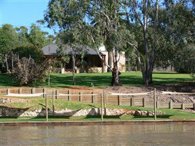 Roonka Riverfront Cottages - Accommodation Gladstone 0