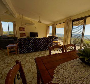 Sea Air-a Siesta 5 - Accommodation Gladstone 3