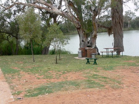 Roonka Riverfront Cottages - Accommodation Gladstone 1