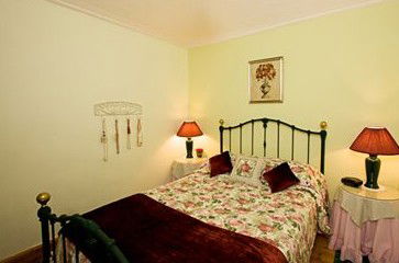Sarah's Cottage - Accommodation Gladstone 2