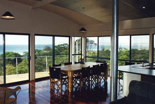 Saar Beach House - Accommodation Gladstone 1
