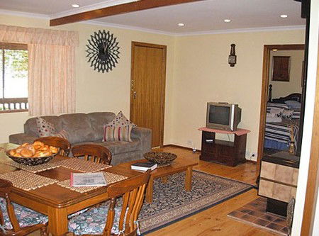 The Liteva Beach House - Accommodation Gladstone 4