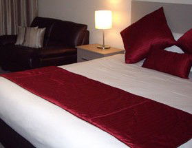 Golden Chain Tower Motor Inn - Accommodation Gladstone 1