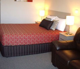 Golden Chain Tower Motor Inn - Accommodation Gladstone 4