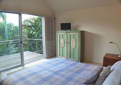 Absolute Beachfront Belongil Summerhouse - Accommodation Gladstone 3