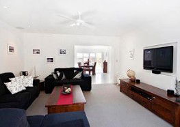 Serenity On Sallywattle - Accommodation Gladstone 3