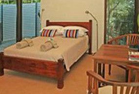 Feathers Sanctuary - Accommodation Gladstone 1