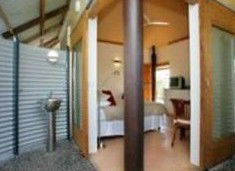 Feathers Sanctuary - Accommodation Gladstone 2