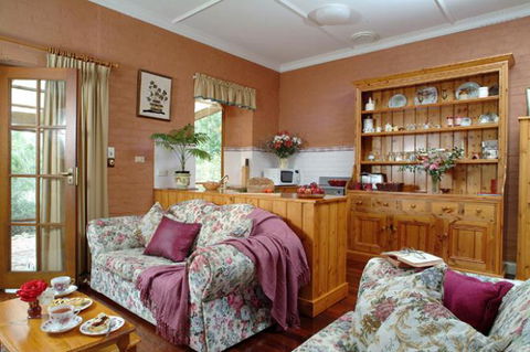 Amanda's Cottage 1899 - Accommodation Gladstone 4