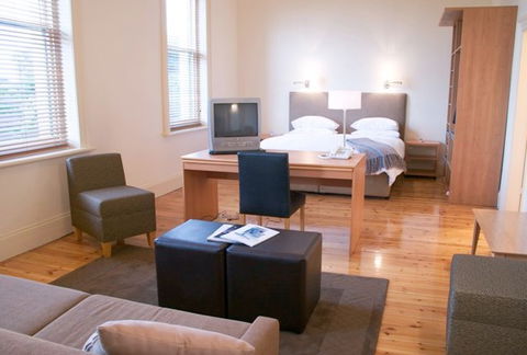 Park Hotel - Accommodation Gladstone 0
