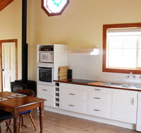The Old Oak Bed and Breakfast - The Shearing Quarters - Accommodation Gladstone