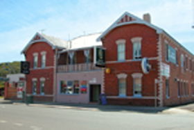 Mackey's Royal Hotel - Accommodation Gladstone 0