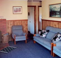 Lake Yalleena Holiday Cabins - Accommodation Gladstone
