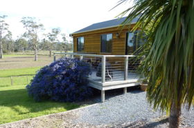 Hazelcreek Cottages - Accommodation Gladstone 0