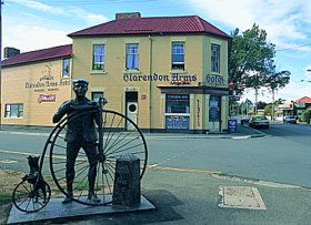 Clarendon Arms Hotel - Accommodation Gladstone 0