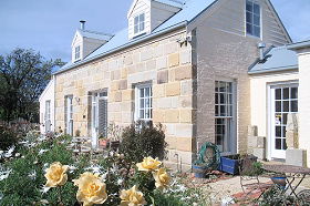 Mulberry Cottage Unique B&B And Grannie Rhodes Cultural Heritage Shows - Accommodation Gladstone 0