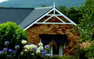 Hazelcreek Cottages - Accommodation Gladstone 1