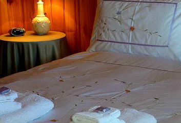 Hazelcreek Cottages - Accommodation Gladstone 2
